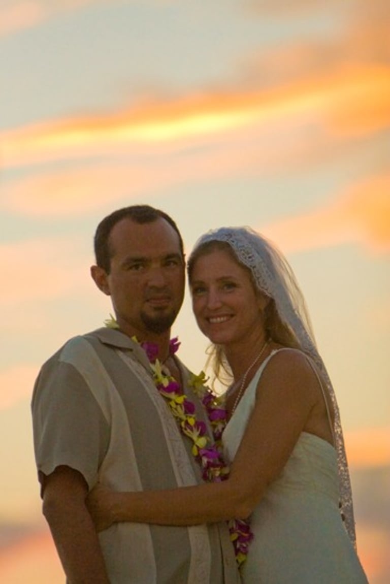 Beach Destination Wedding. Bride and Groom Photo Shoot. Sunset. San Jose del Cabo, Mexico.