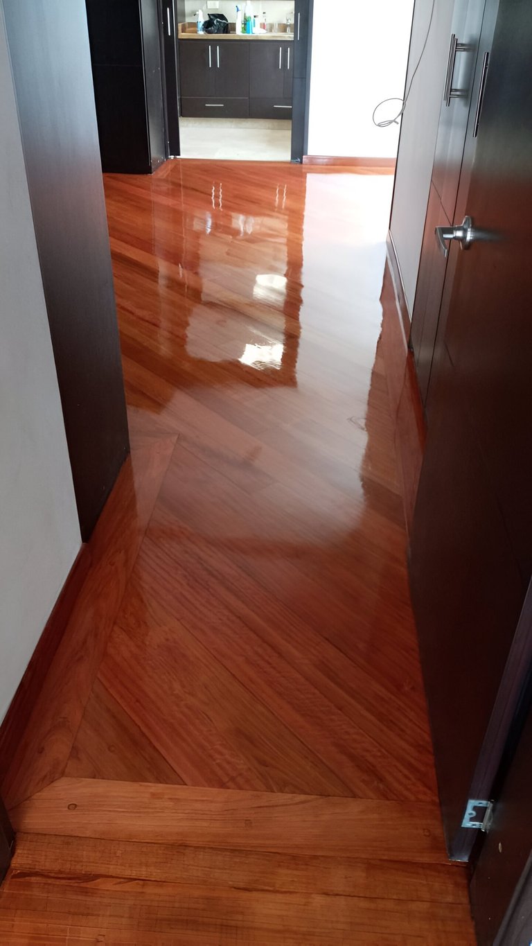 piso de madera pulida