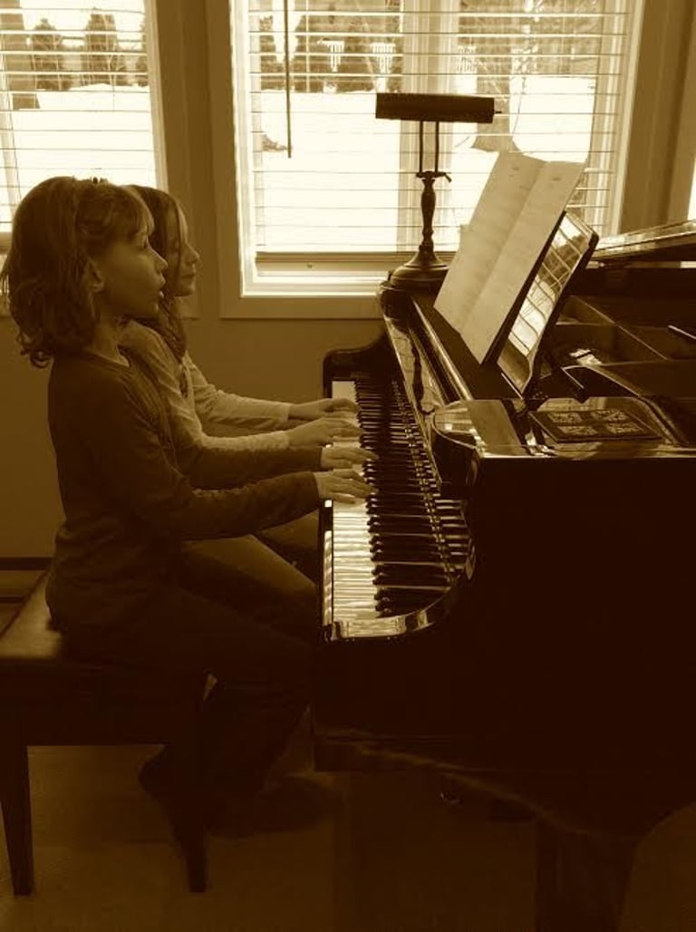 Students of composer Jen Smith Lanthier playing duets at the piano