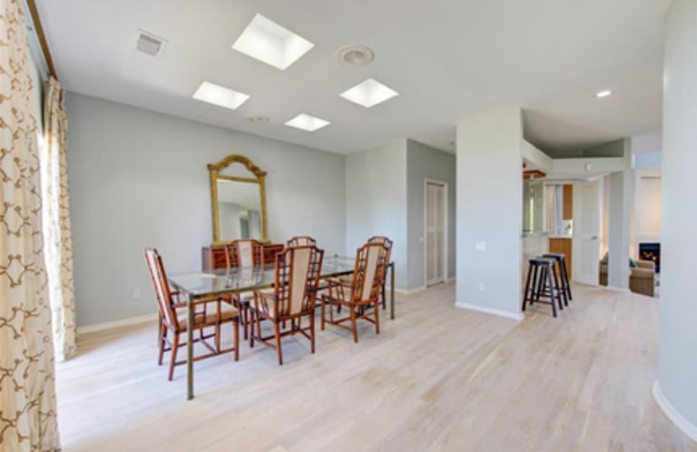 Renovated floor, view from entrance