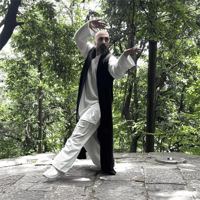Moving with the unseen wind, İsmet Himmet embodies the flowing essence of Wudang Bagua Zhang.