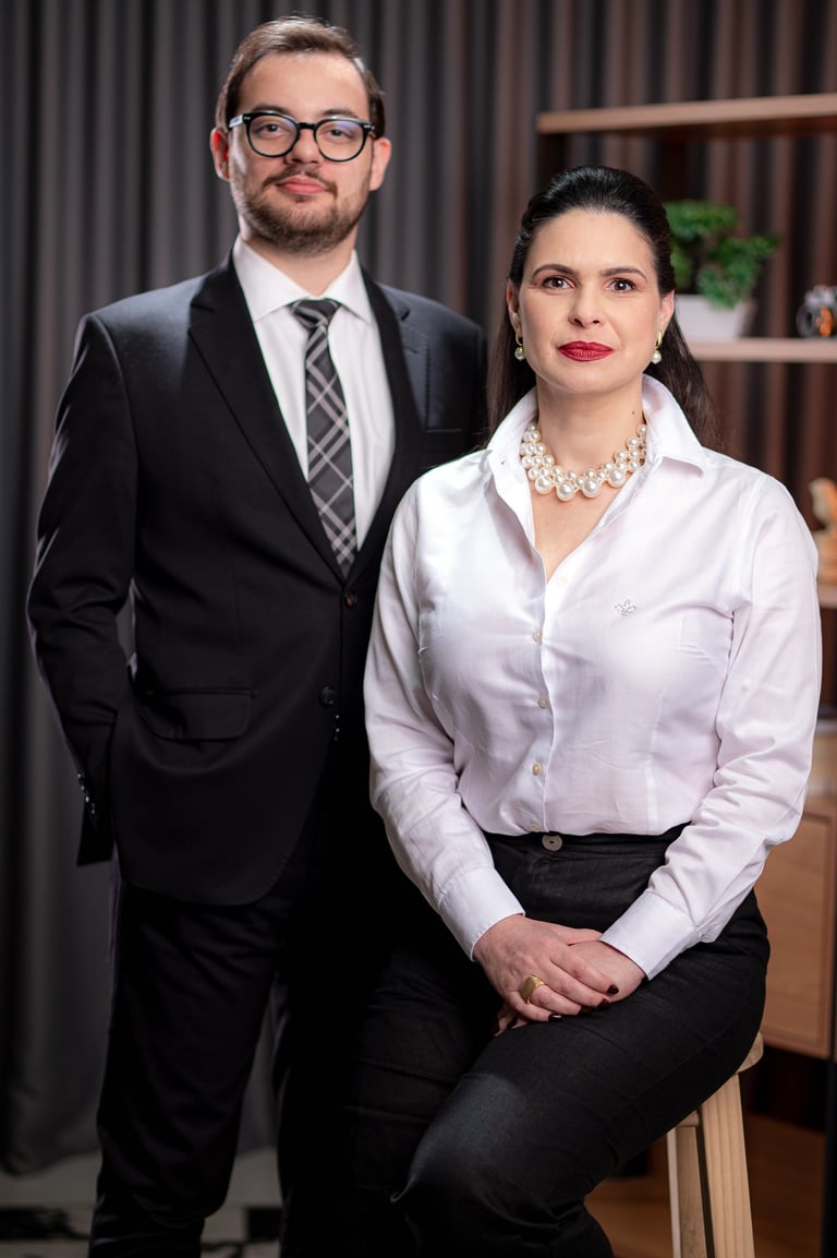 Dr. Erich Augusto e Dra. Amanda Gimenes em um estudio fotográfico