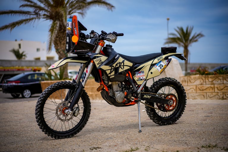 moto enduro transformée en moto rally