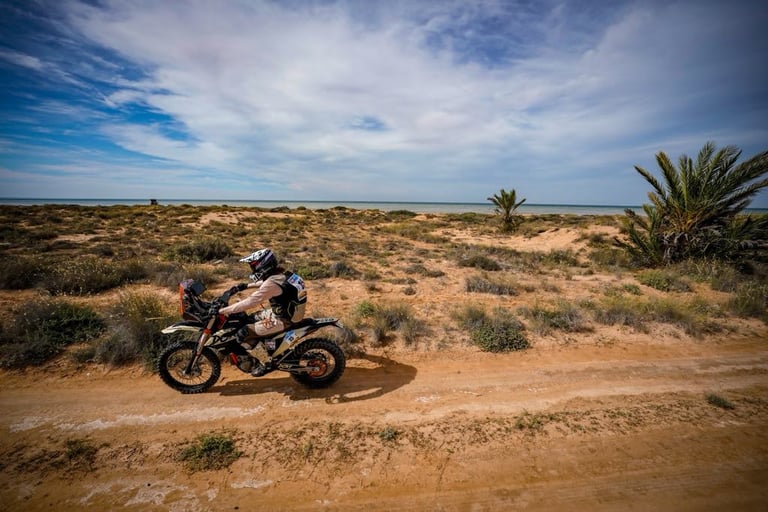 moto rally dans dunes