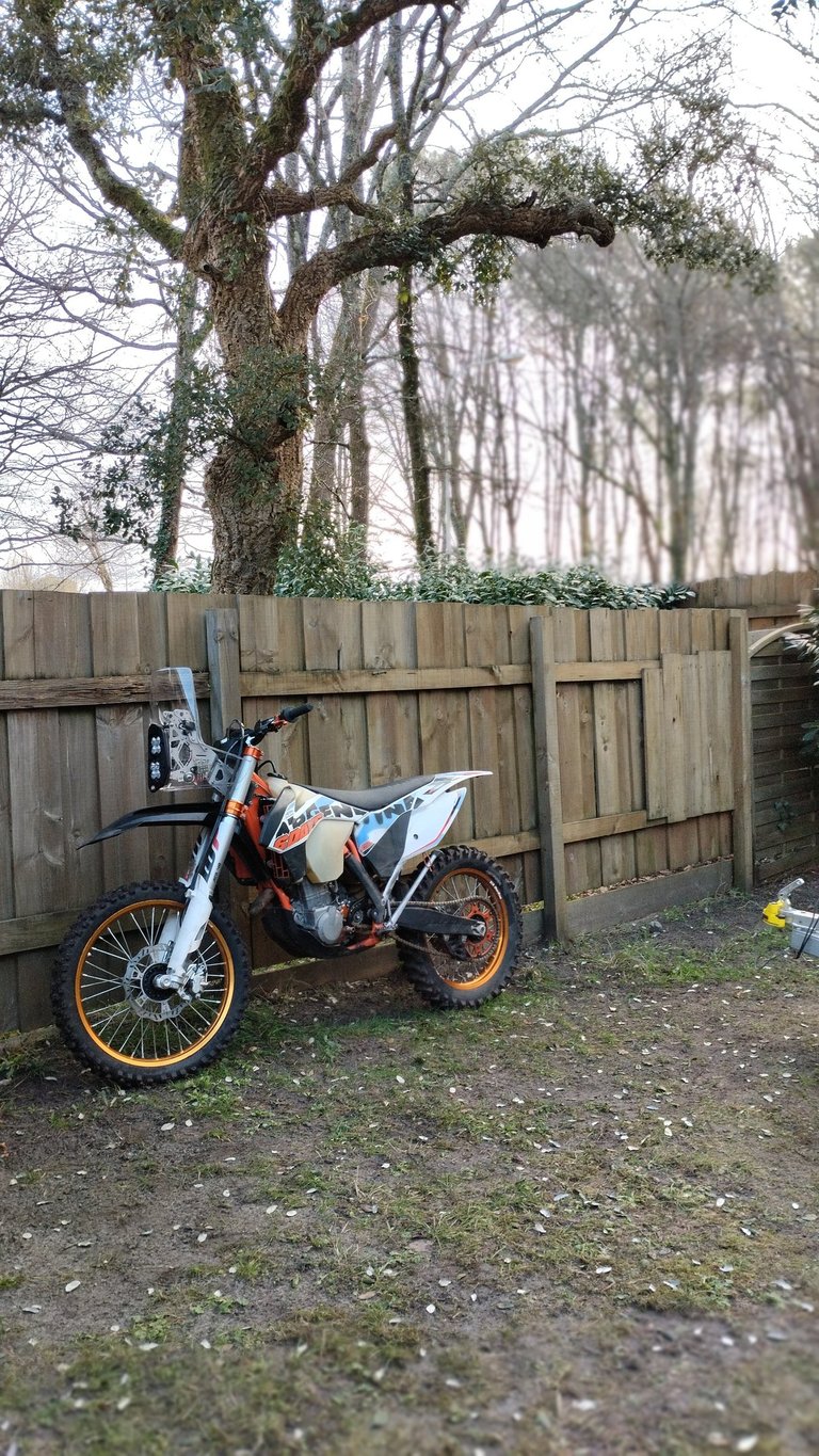 moto enduro transformée en moto rally