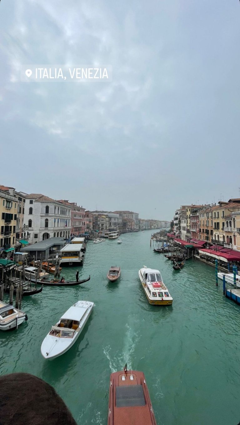 Foto sobre el puente de Venecia