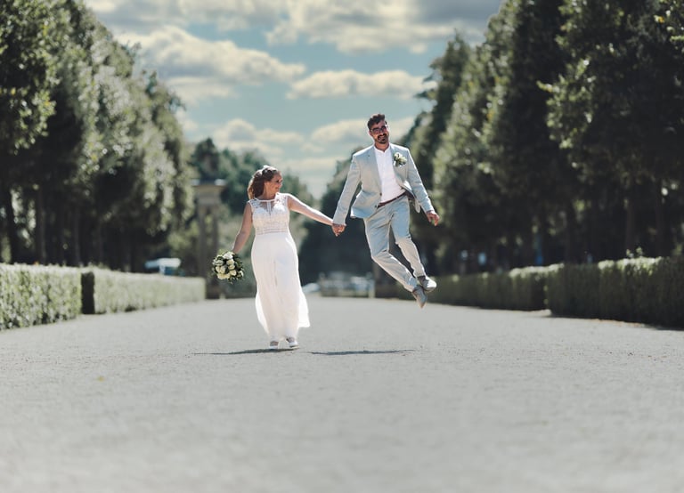 Brautpaar voller Freude – Fotograf am Möhnesee