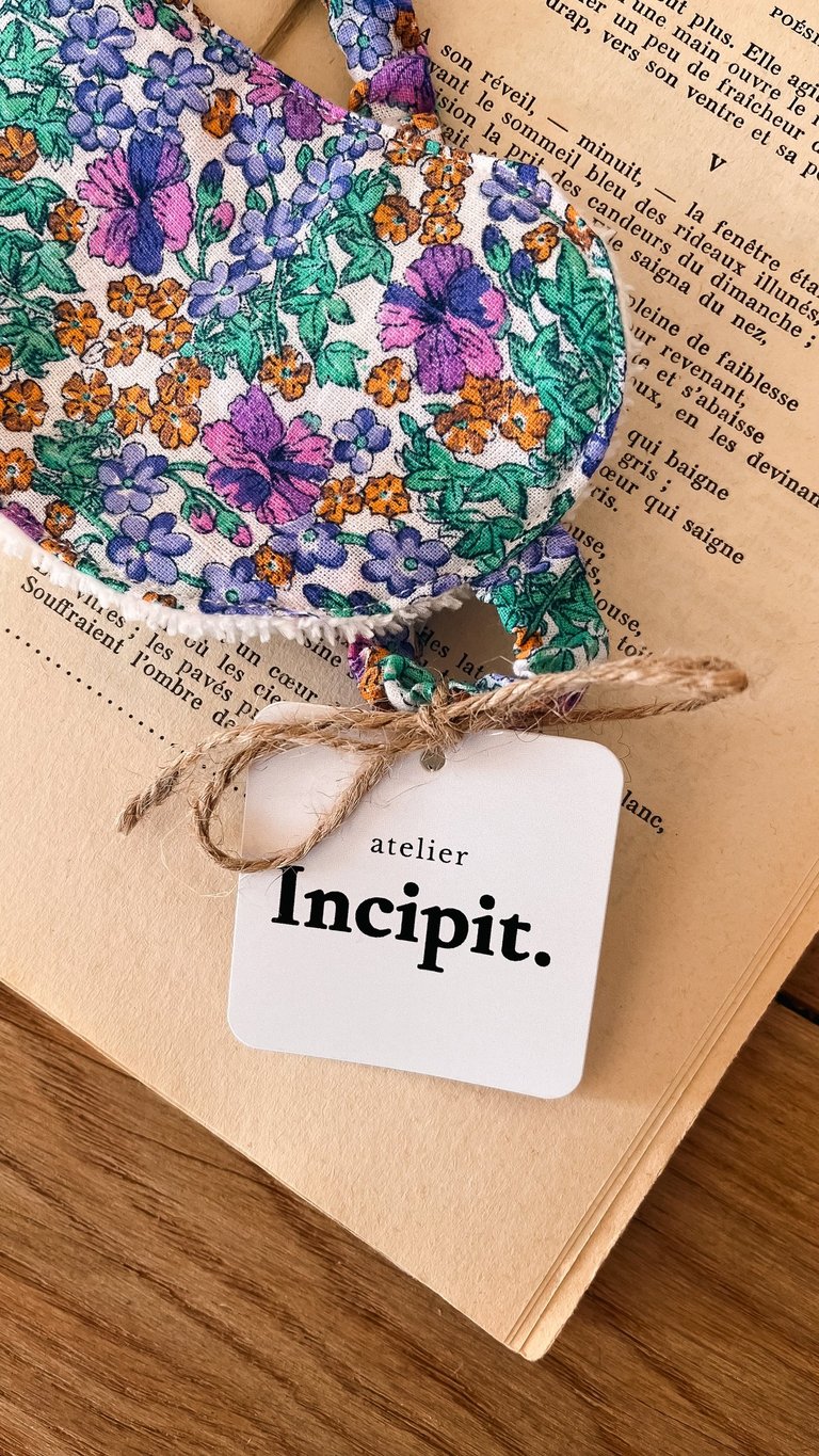 Masque de sommeil en tissu fleuri upcyclé