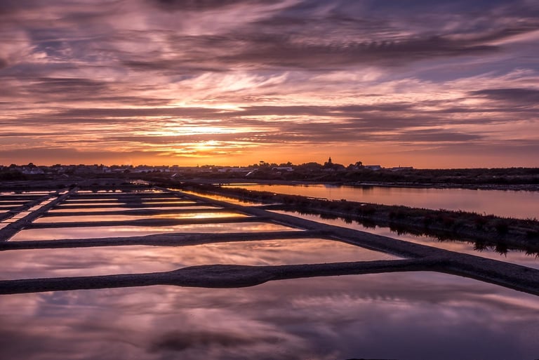 Supers couché de soleil sur les marais salant de Batz sur Mer Pose longue 100 secondes