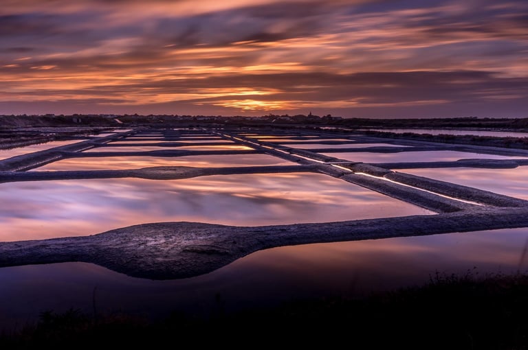 Supers couché de soleil sur les marais salant de Batz sur Mer Pose longue 100 secondes