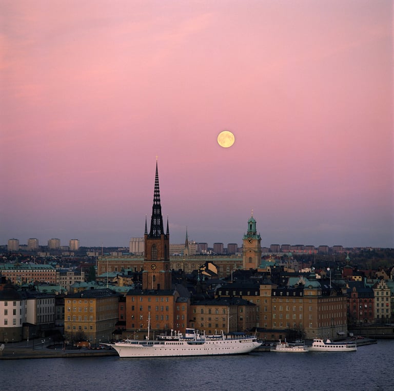 ×Close Full moon over Stockholm. Credits: Hans Strand/Folio/imagebank.sweden.se