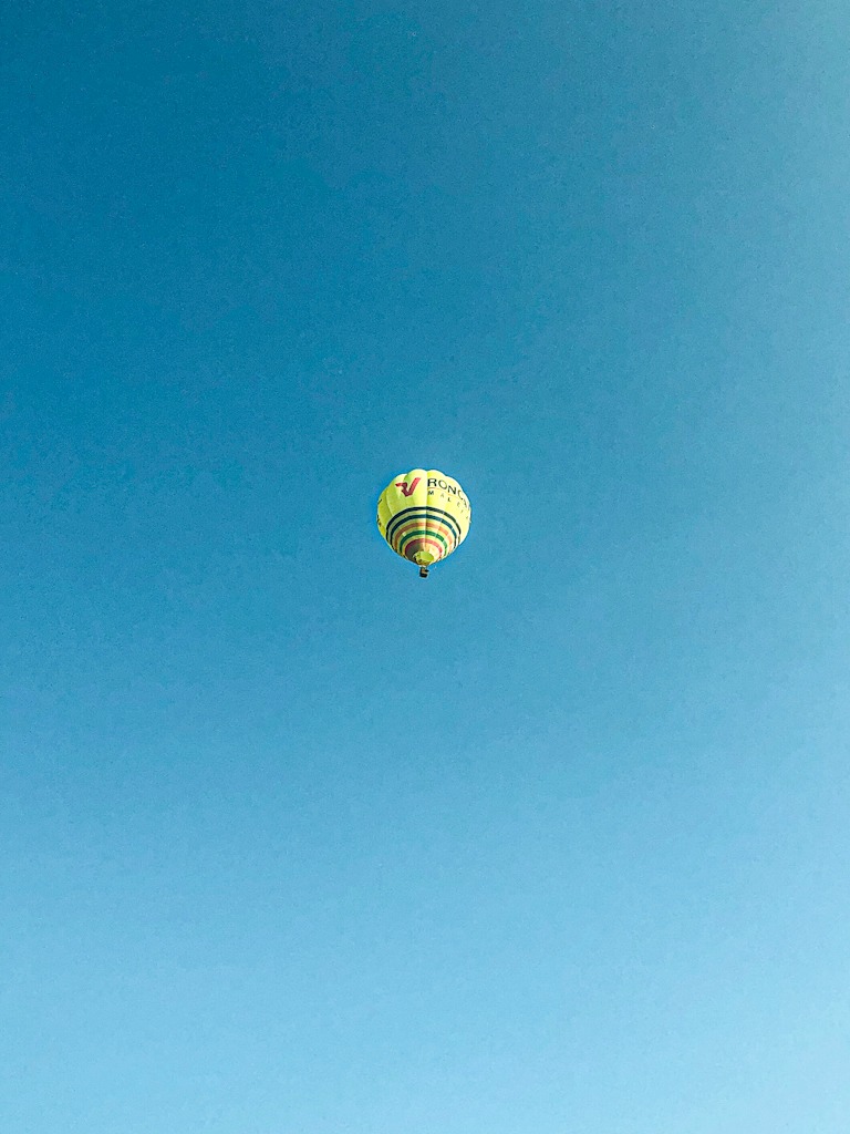 Hot air balloon in blue sky - minimalist picture