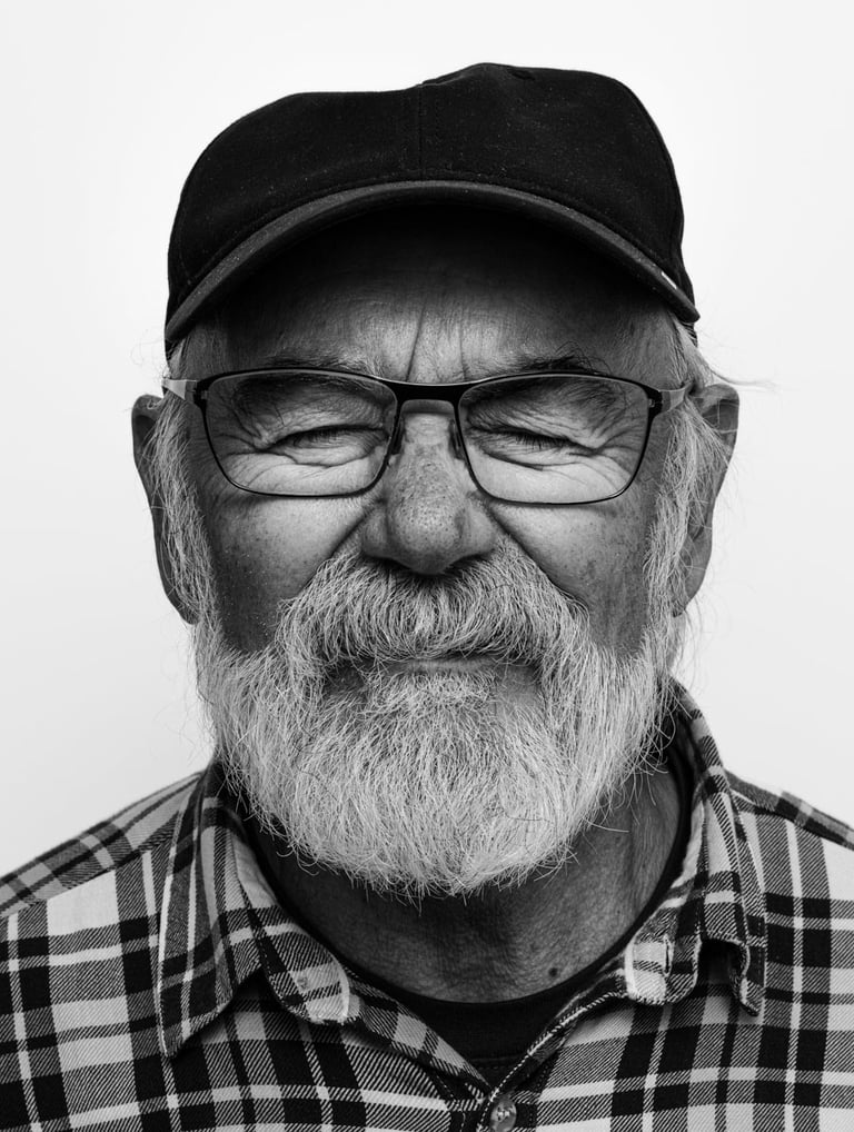 hombre-barba-blanca-gorra