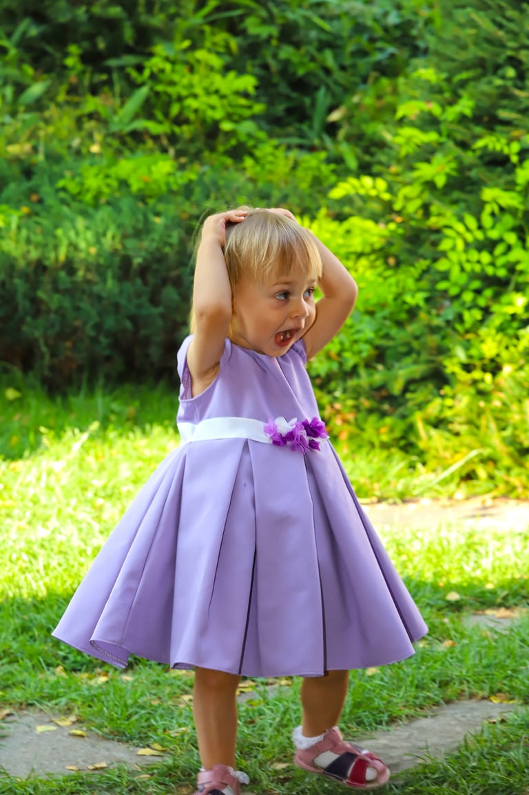 дете хванало се за главата заснето от Фотограф Светлана Велинова в град Перник