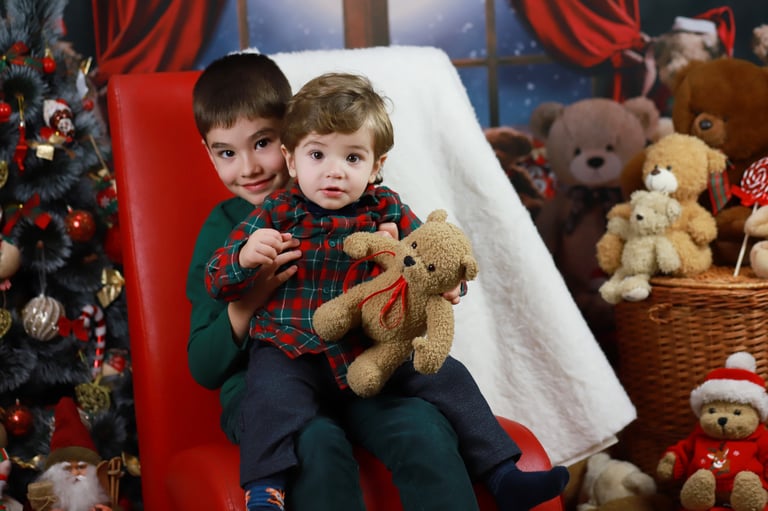 Коледна фотосесия на деца заснети от Фотограф Светлана Велинова в град Перник