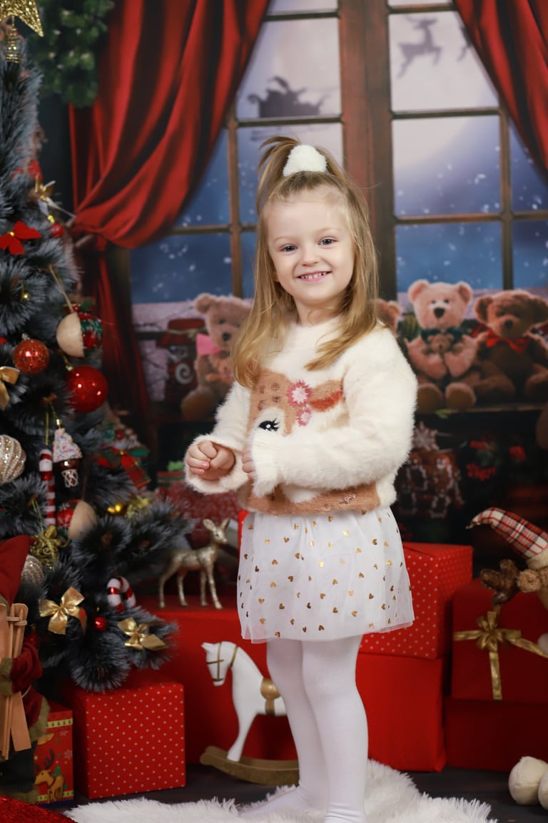 Коледна фотосесия на момиче заснето от Фотограф Светлана Велинова в град Перник