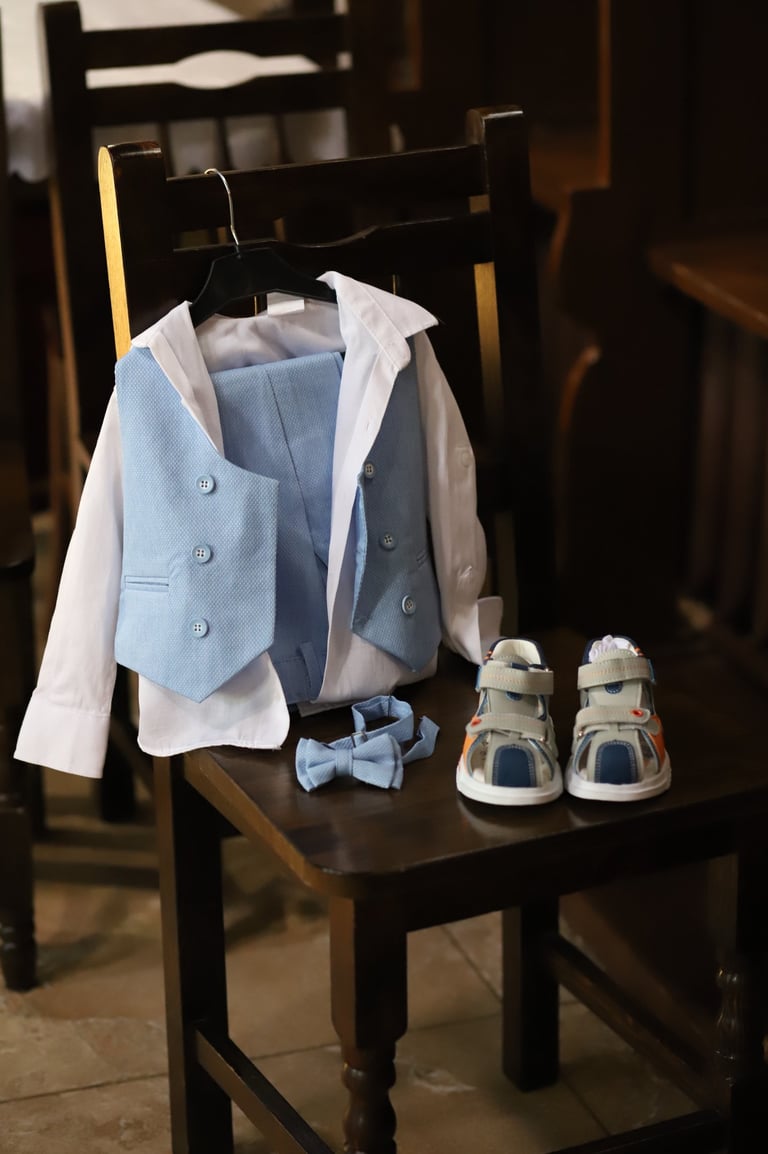 дрешките на дете което се кръщава заснето от Фотограф Светлана Велинова в град Перник