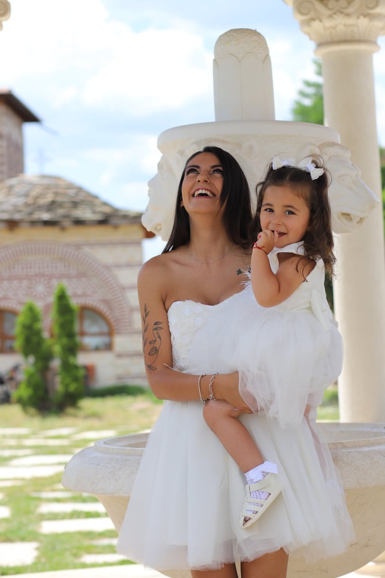 малко момиче и нейната майка заснети от Фотограф Светлана Велинова в град Перник