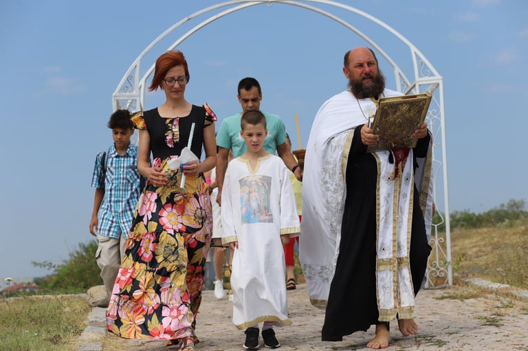 Кръщене на малко момче заснето от Фотограф Светлана Велинова в град Перник