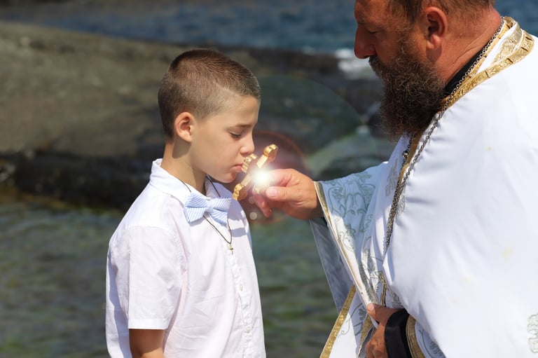 Кръщене на малко момче заснето от Фотограф Светлана Велинова в град Перник