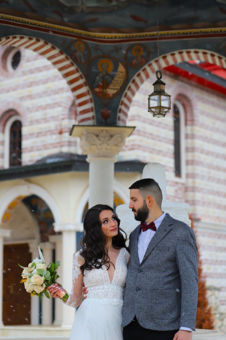 Младоженци заснети от Фотограф Светлана Велинова в град Перник