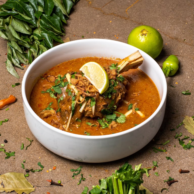 Nihari dish with lime, spices and herbs.