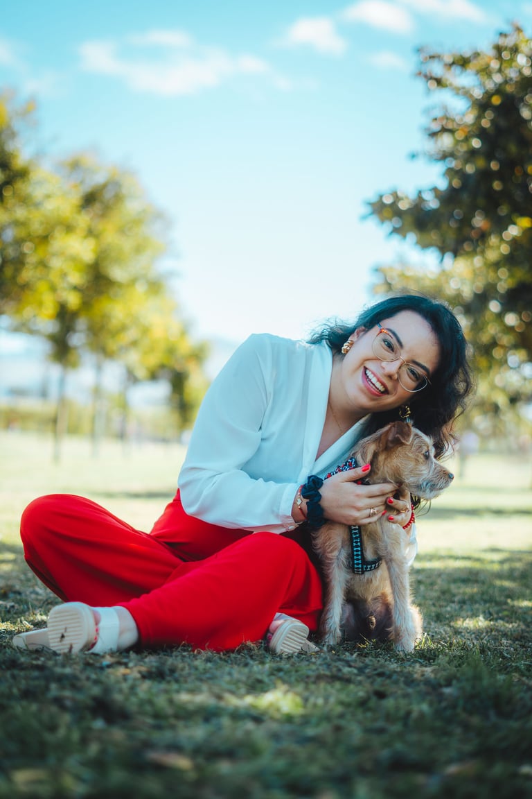 Retrato profesional familiar en Quito, Ecuador, lugar de la naturaleza con una mascota
