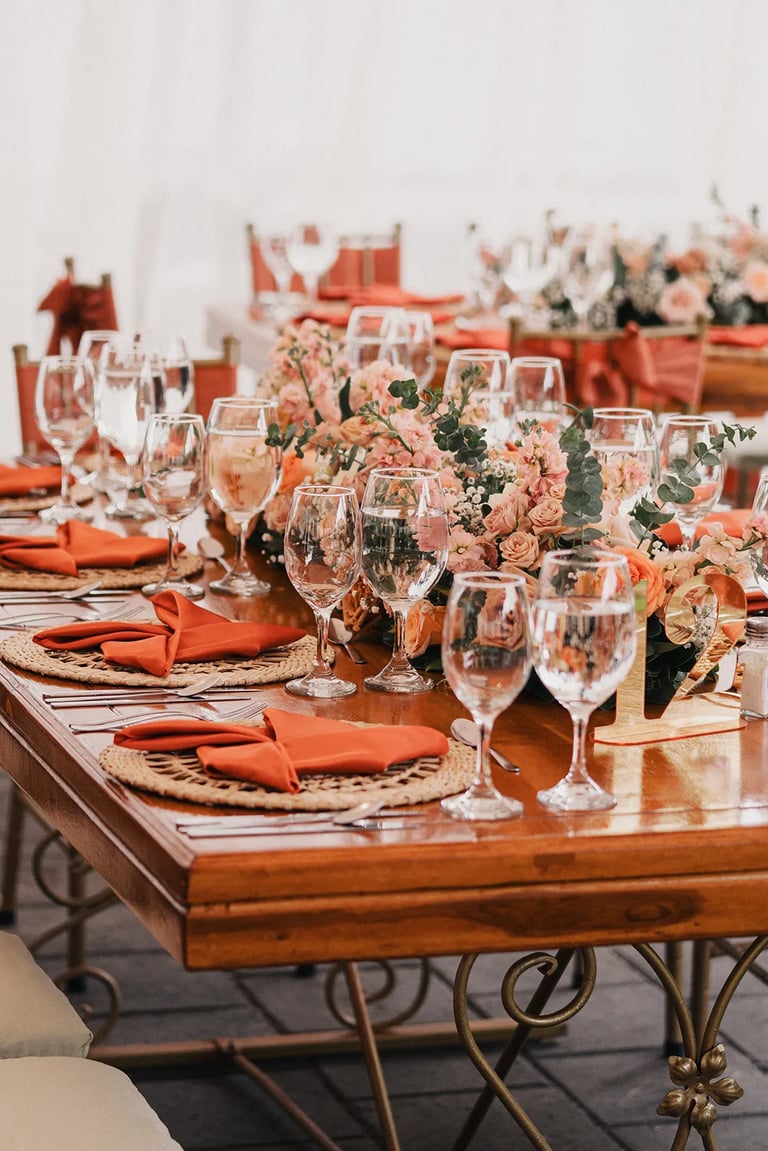 Fotografía de detalle de arreglos de mesas en bodas Tumbaco