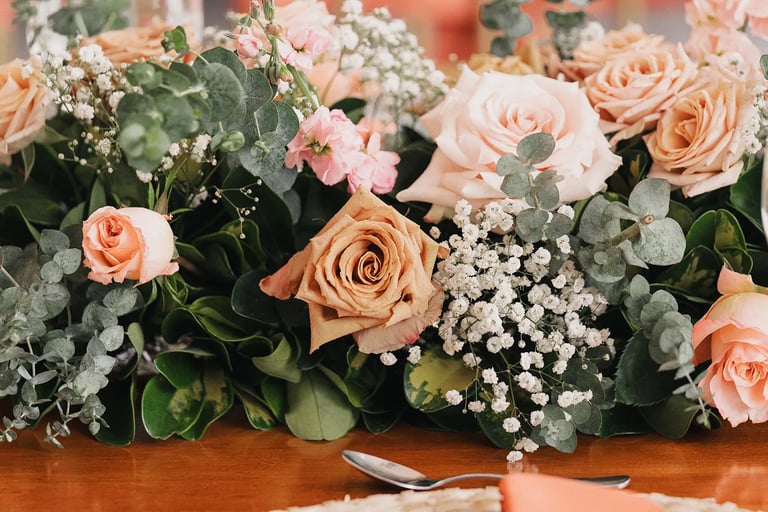 Fotografía de detalle de arreglos de mesas en bodas Tumbaco