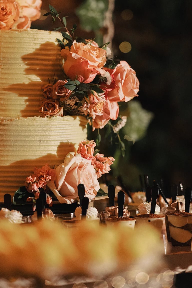 Fotografía de detalle de pastel de bodas en Quito Ecuador