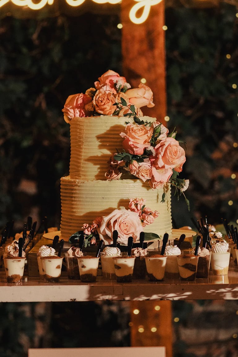 Fotografía de detalle de pastel de bodas en Quito Ecuador