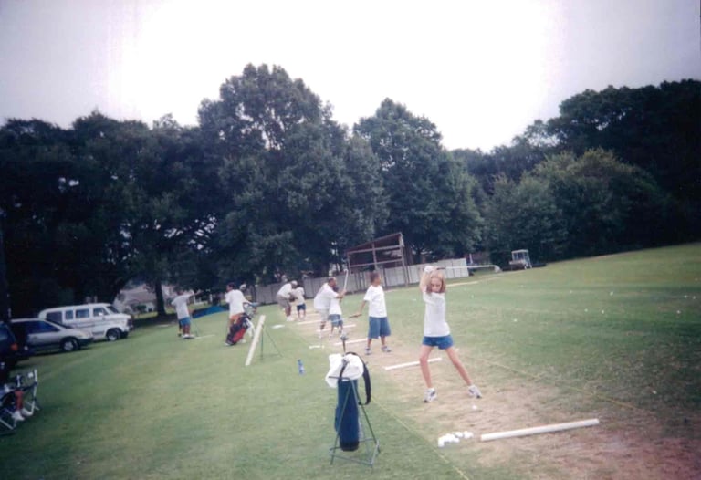 Par Four Golf Club image of young golfers practicing