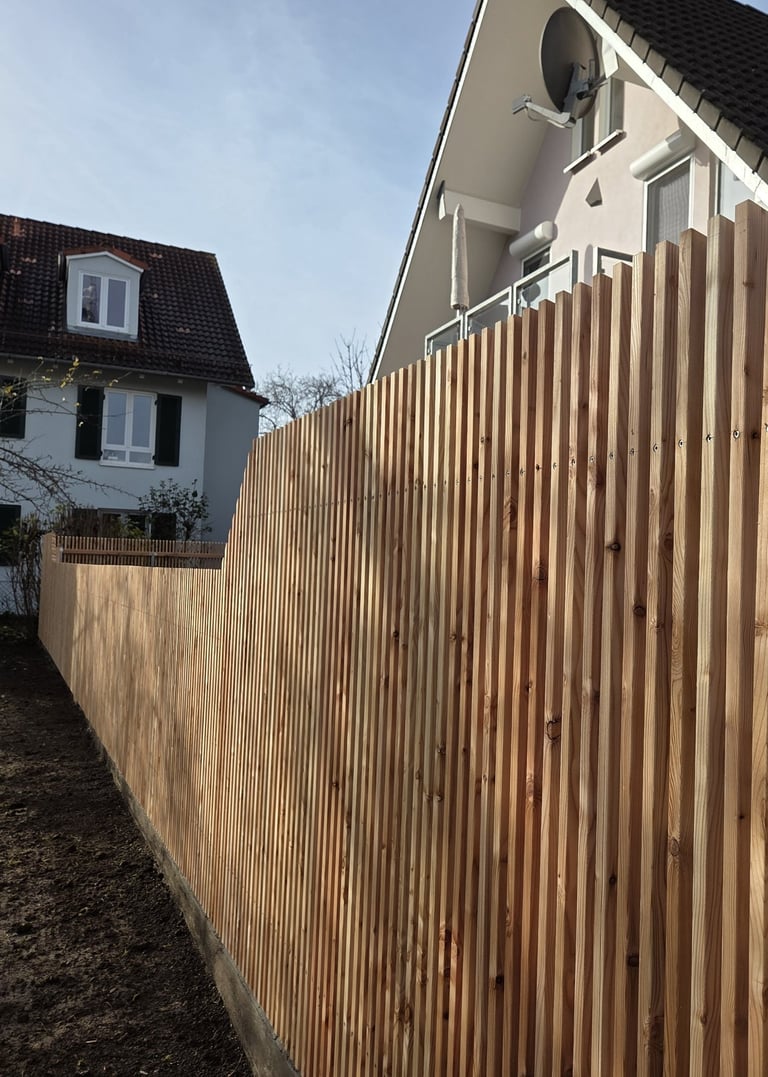 Wunderschöner Holzzaun gemacht von Schreiner am Ammersee.