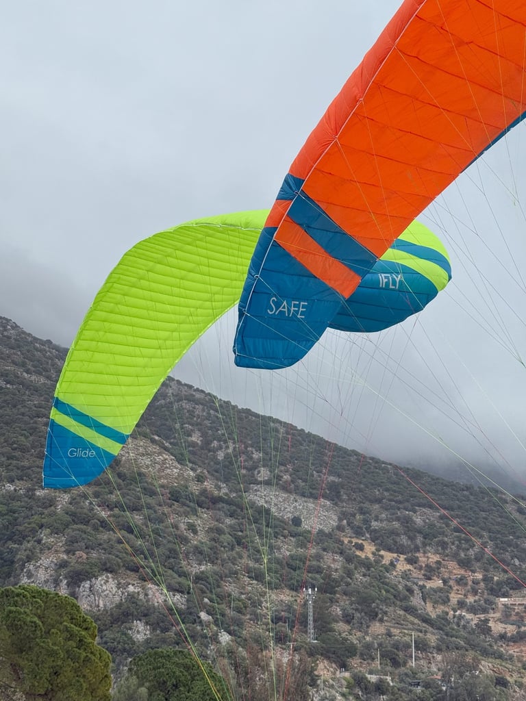 SAFE and Glide groundhandling front of mountain