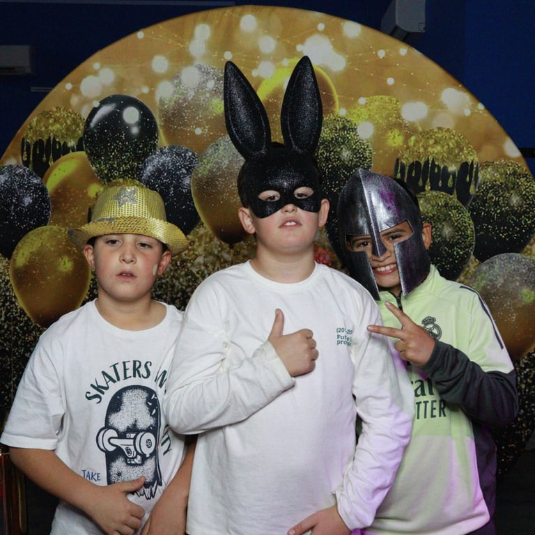 Fotomatón para cumpleaños en Barcelona con fotos ilimitadas y diversión