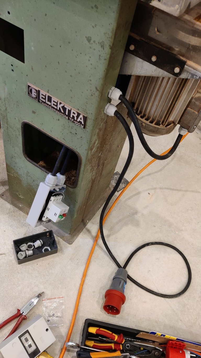 Elektrische Instandsetzung einer Fräsmaschine