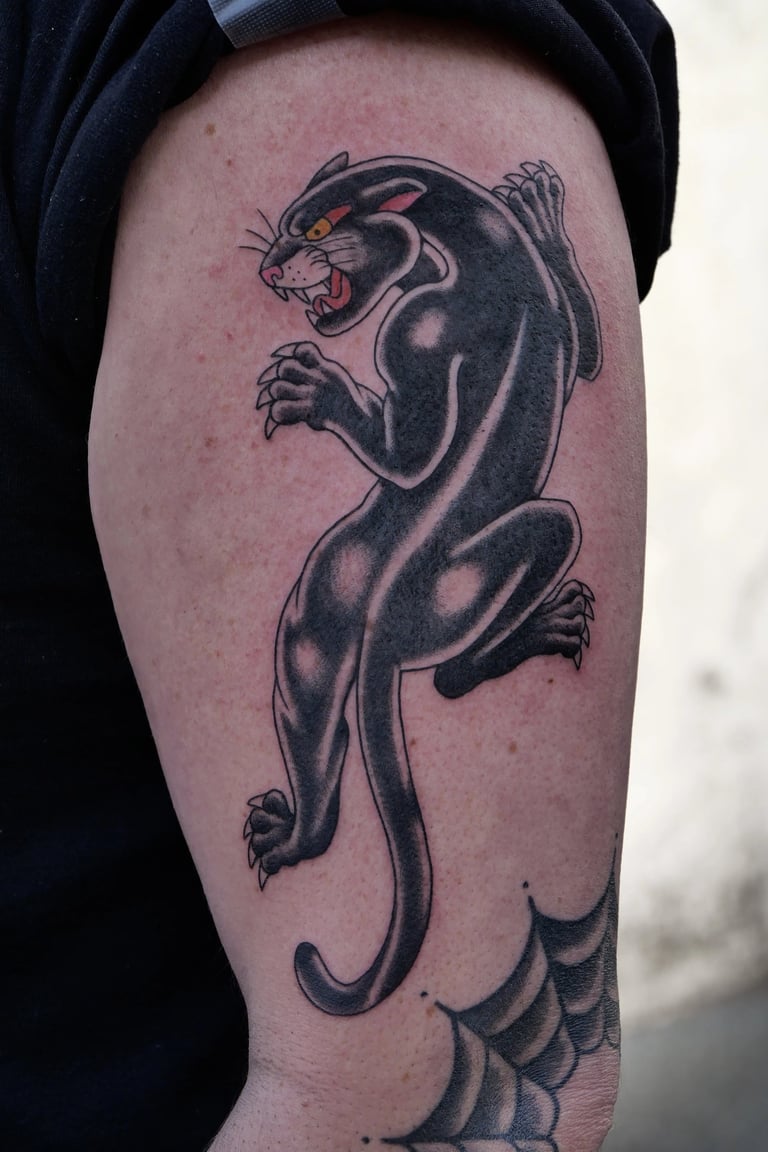 Tatouage de panthère old school à Big Foot Bayonne