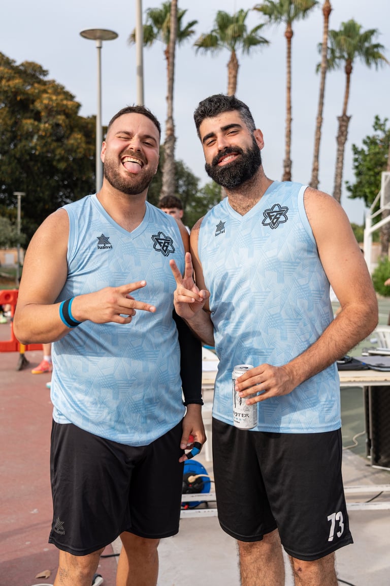 jugadores celebrando durante un torneo 3x3 de baloncesto