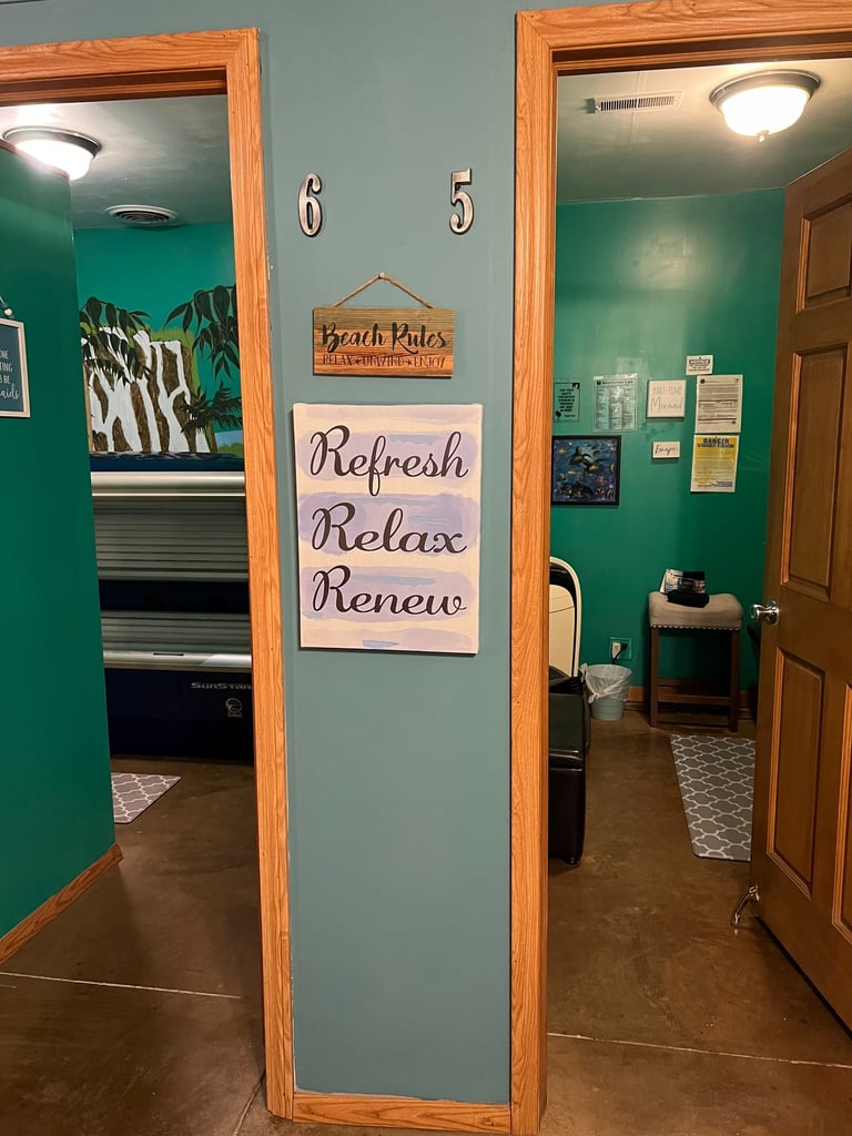 Platinum Tan salon interior - Sandwich, IL