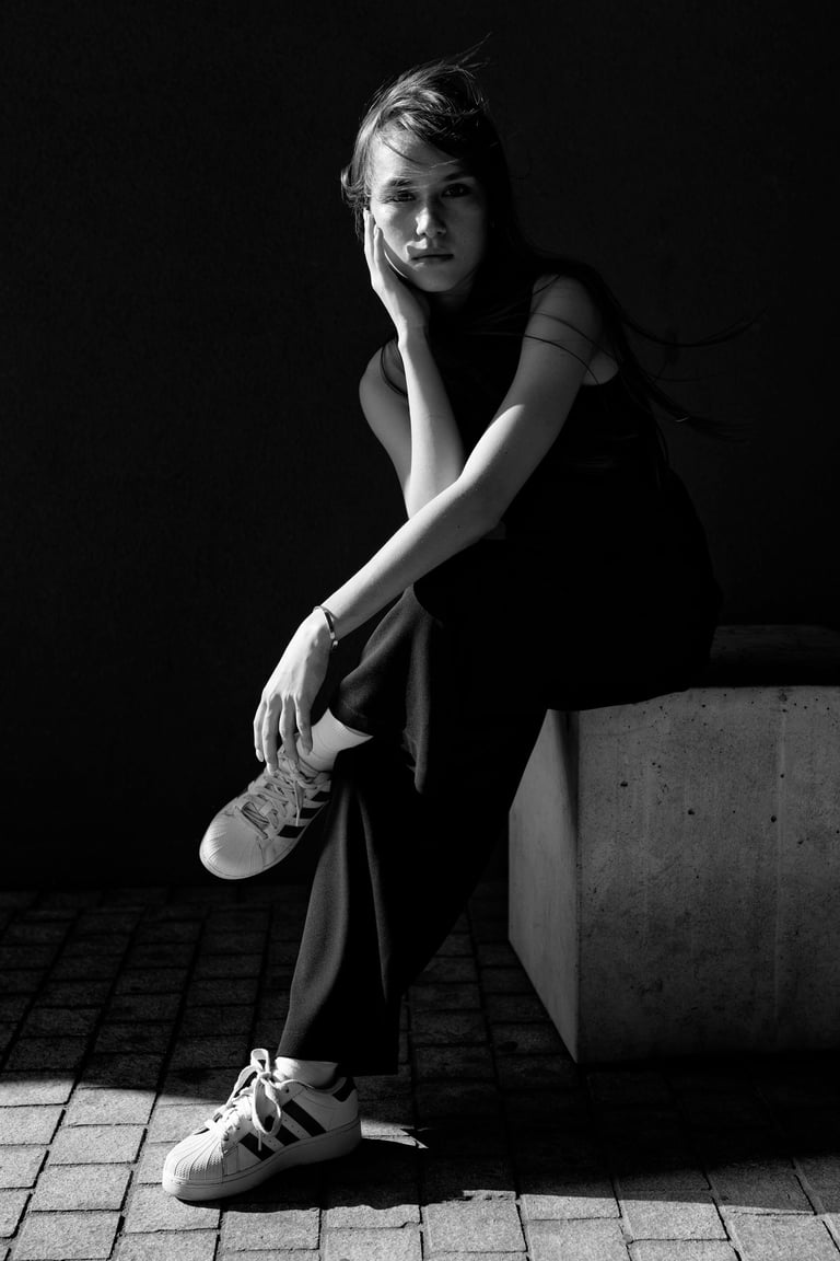 Opole, portret kobiety, sesja w plenerze, czerń i biel