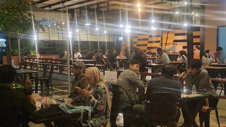 Pngunjung di salah satu mitra Sin Coffeshop di daerah Morowali Bungku
