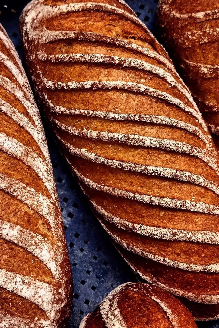 Pain complet au levain naturel Façon, farine complète, pain digeste et artisanal à Paris 11