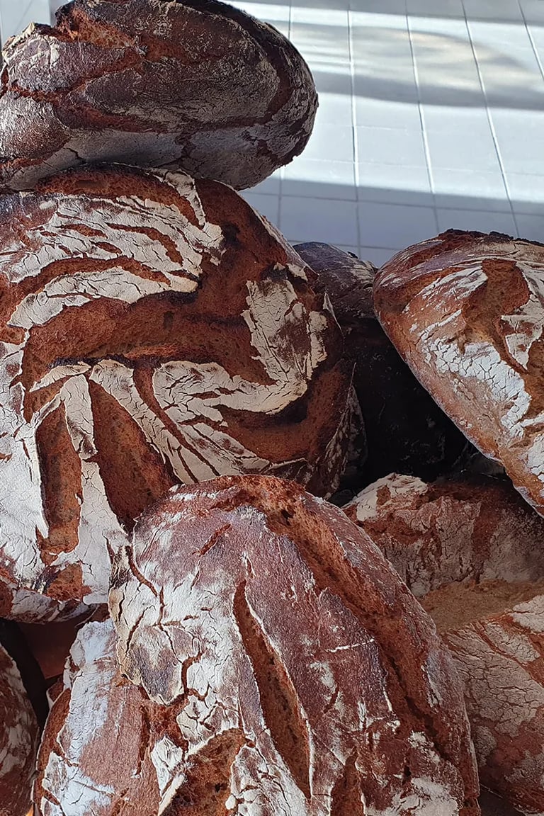 Pain de seigle au levain Façon, fabrication artisanale quotidienne, farine de seigle, Paris 11
