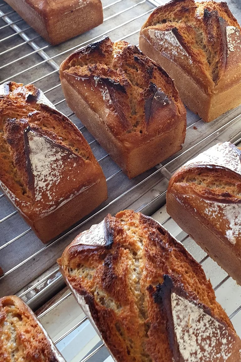 Pain d’épeautre au levain naturel, fabriqué artisanalement chez Façon à Paris 11, farine de qualité