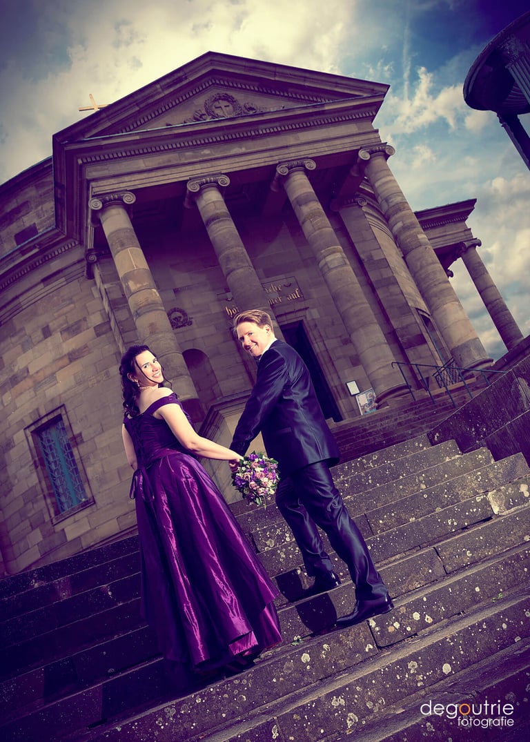 Kreative Hochzeitsfotografie mit Tempel in Stuttgart.