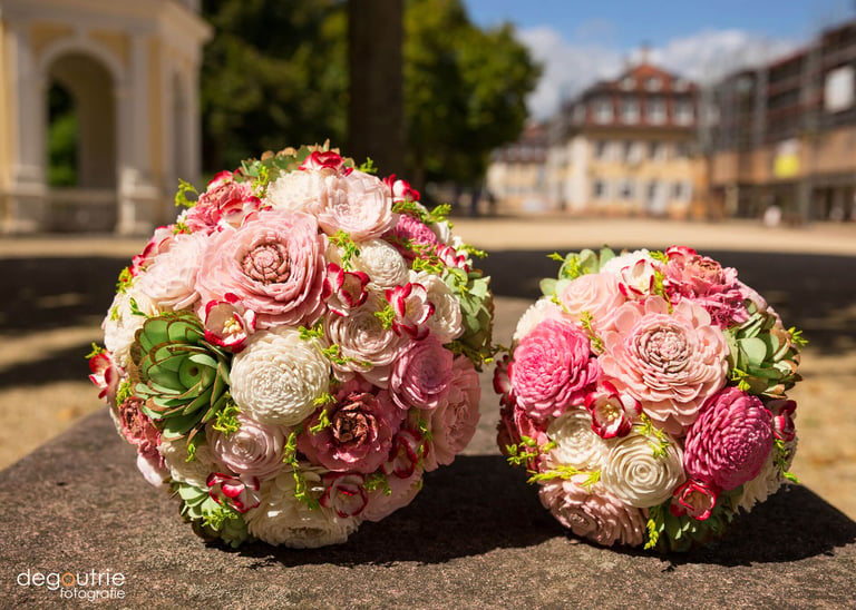 Wunderschöner Hochzeitsstrauss aus Holz elegante Fotografie in Wilhelmsbad.