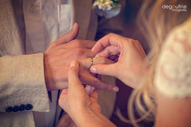 Hochzeitspaar Philippsruhe Trauung Standesamt Ringtausch Hände