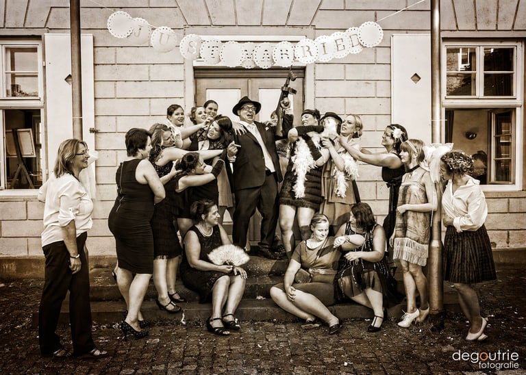 Lustiges Gruppenfoto Hochzeit Themenhochzeit 20er