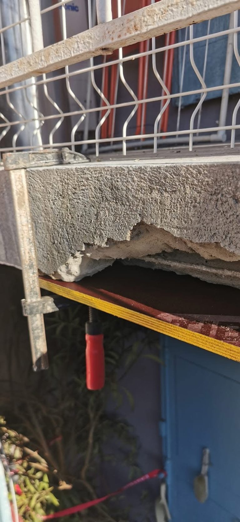Réparation d'un balcon par cordiste à Montpellier