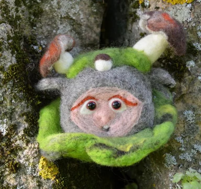 Loz'Roc 2 personnage imaginaire en laine  feutrée à l'aiguille